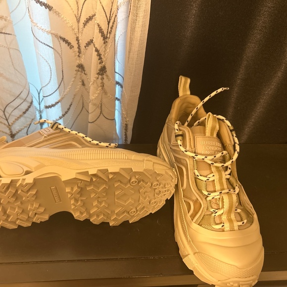 Sneaker - Picture 4 of 4